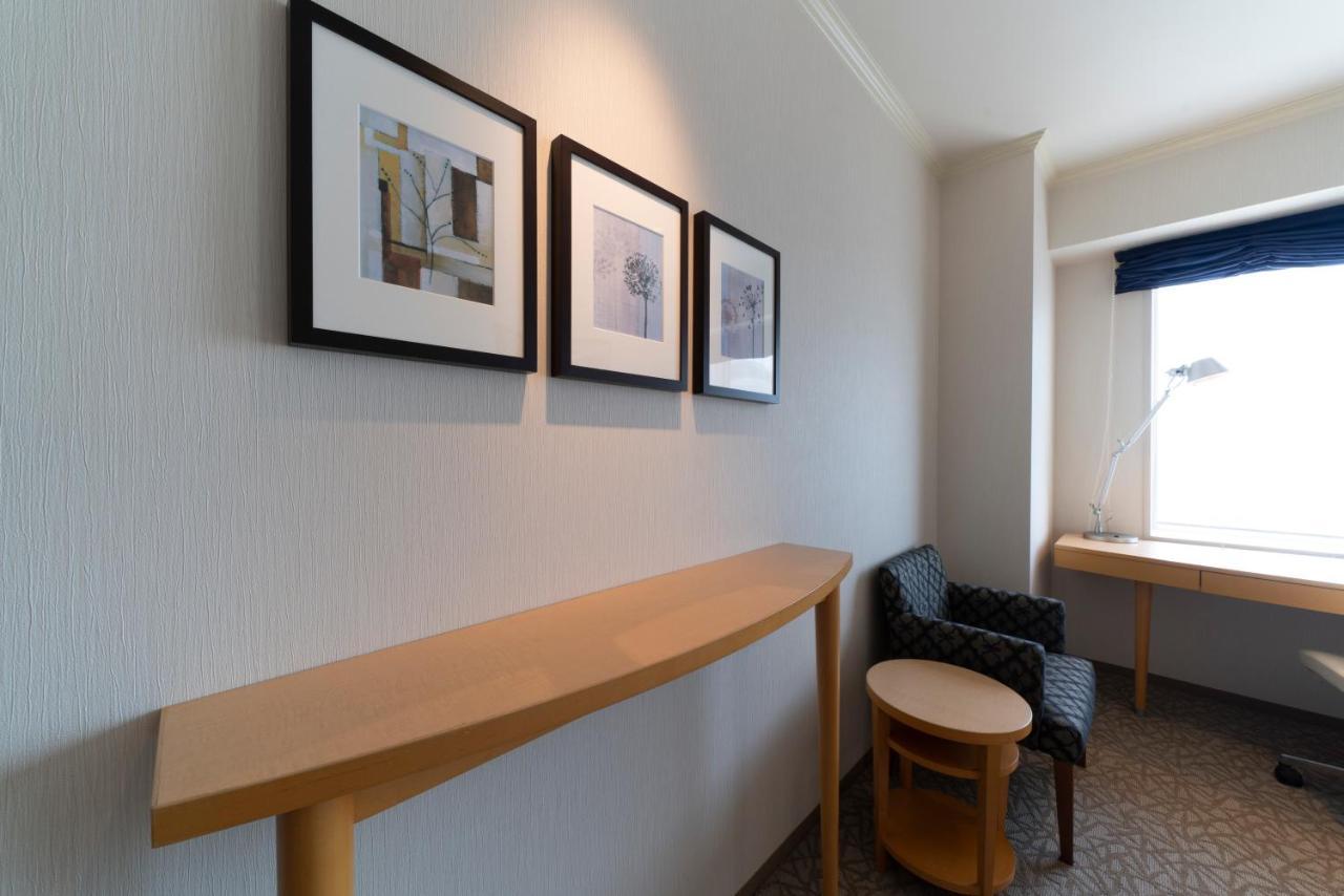 Hotel Associa Toyohashi Exterior photo A console table