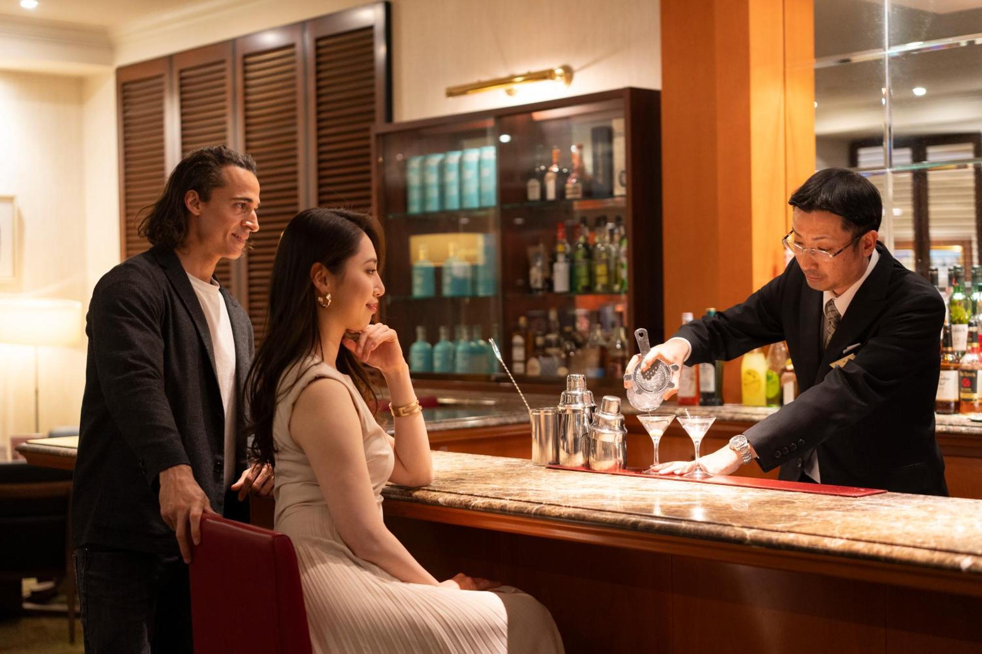 Hotel Associa Toyohashi Exterior photo A bartender at work