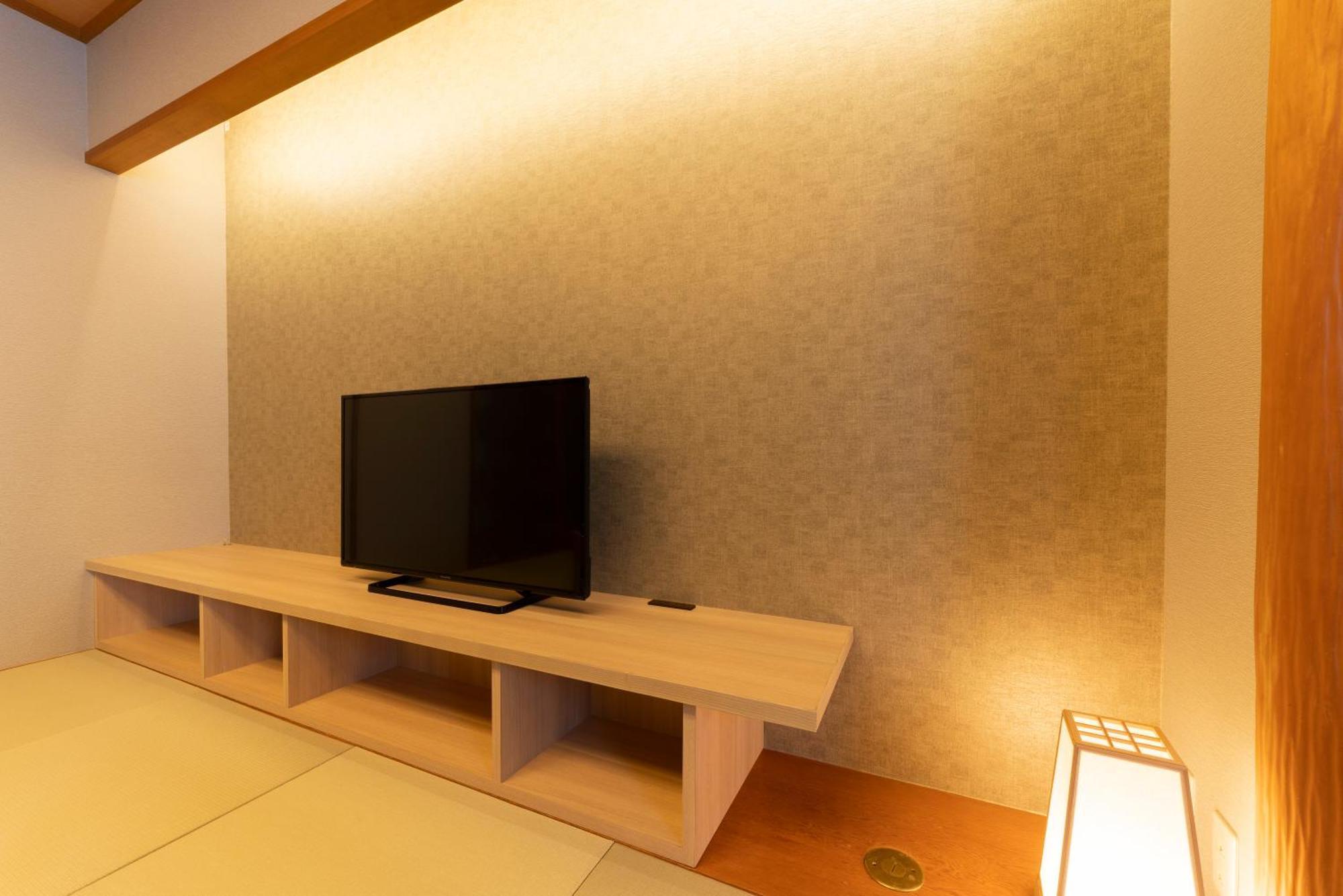 Hotel Associa Toyohashi Exterior photo A television in a Japanese hotel room